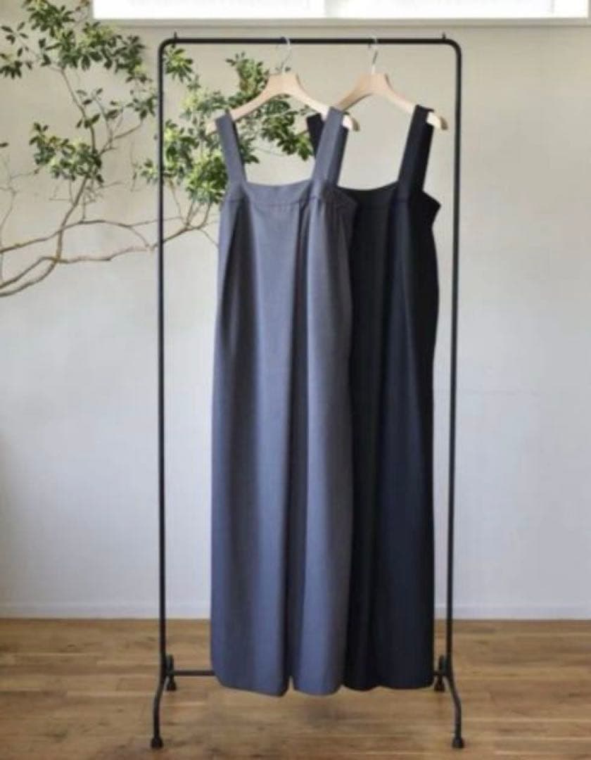 ◆あさ◆our しなやか素材のラップ風サロペット チャコールグレー ANY 【南明奈さんコラボ】撥水サロペット （チャコール） -靴