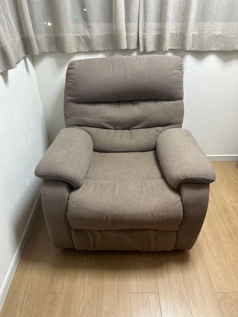 ニトリ 電動リクライニングソファ Nビリーバ3 布モカ 1人掛け 動作良好 ニトリ（NITORI） 1人用電動リクライニングソファ(Nビリーバ3 厚革 BR