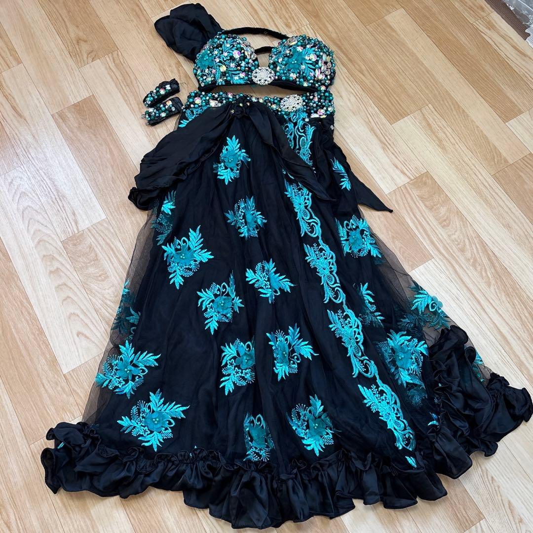 ベリーダンス衣装　黒緑 ベリーダンス 衣装 ブラ ベルト パール しずく 上下2点 セット 緑