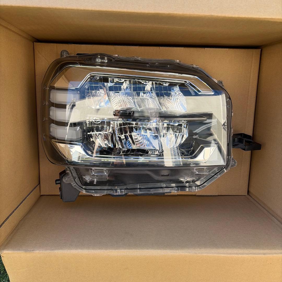 T*R様 ダイハツタフト右ヘッドライト 美品 磨き済み タフト 6BA-LA900S 右 ヘッドライト ヘッドランプ