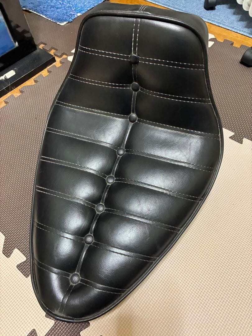 Le Pera ブラックコブラシート ハーレーソフテイル９６年エボ ラペラ製ソフテイル シート 社外 中古 バイク 部品 ハーレー エボ