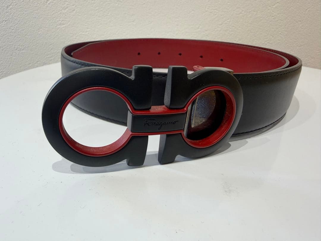 フェラガモ　レザーベルト 黒/赤 FERRAGAMO（フェラガモ） リバーシブル ガンチーニ ベルト メンズ