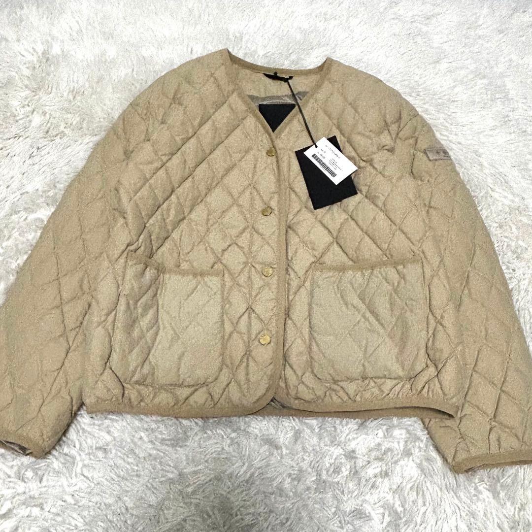 未使用タグ付き　TATRAS ノーカラーキルティング　ダウンジャケット　ベージュ TATRAS（ダウンジャケット）のフリマアイテム一覧