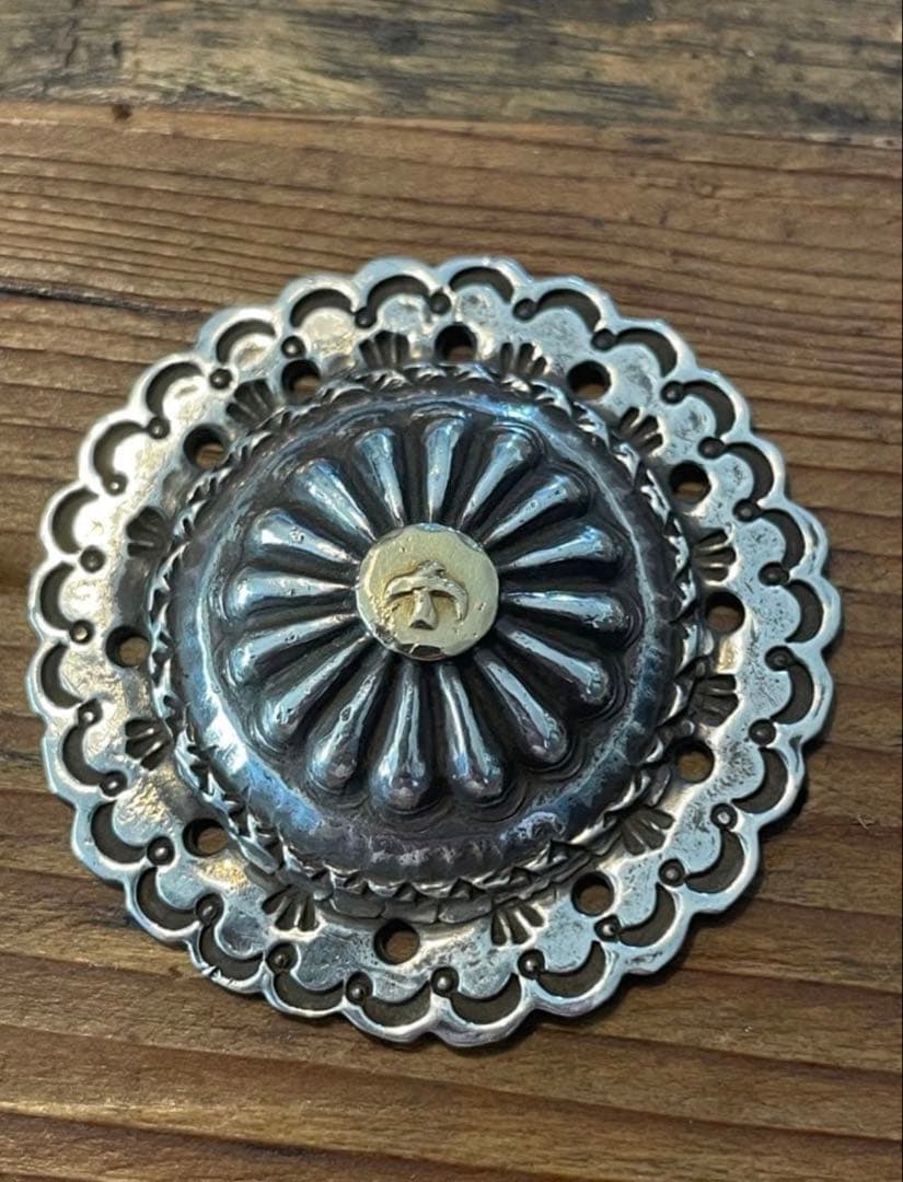 goro's (ゴローズ) K18付きフラワーコンチョ 大　現行 ゴローズ goro's ※特別SALE※[現行]K18付フラワーコンチョ(縦) – DELTAone