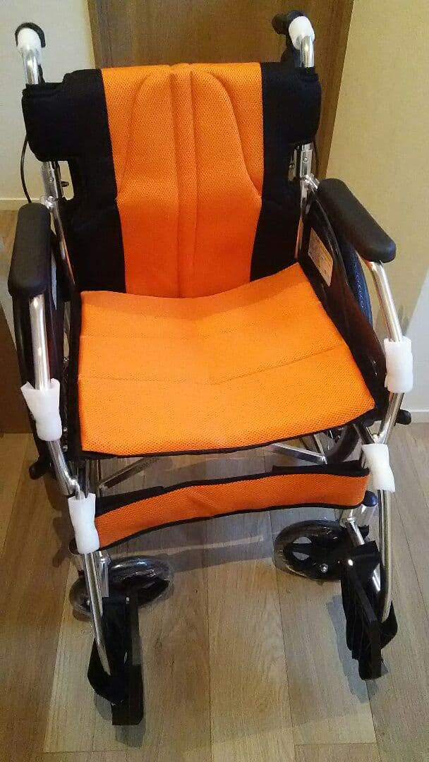 介護  美品 車椅子(大きめサイズ)  カラー:オレンジ 楽天市場】【楽天ランキング1位入賞】車椅子 介助式車いす アルミ製