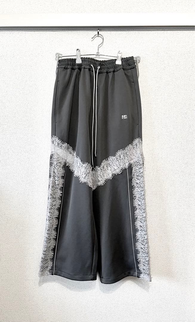 メゾンスペシャル　レースドッキングジャージパンツ　チャコールグレー MAISON SPECIAL（メゾンスペシャル）の「Lace Docking Jersey Pants