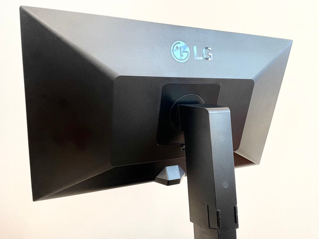 LGエレクトロニクスエルゴノミックスタンド採用23.8インチIPSモニター 20240415171623_791_.jpg