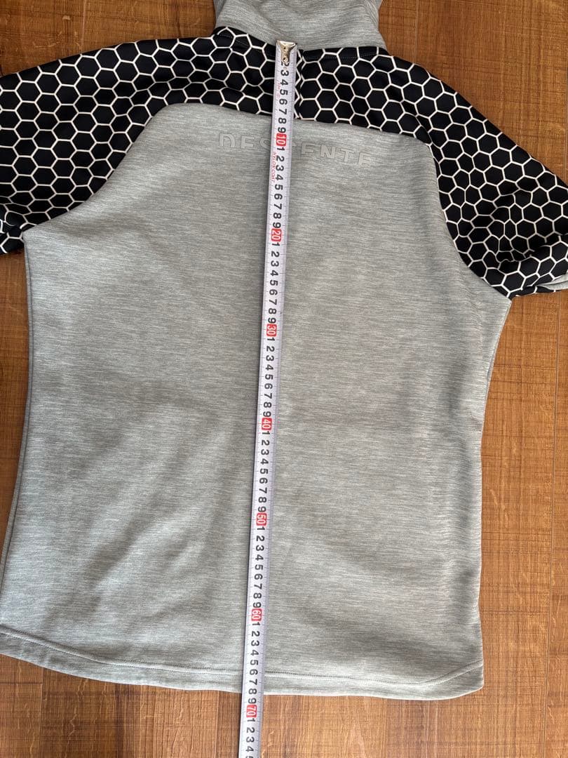 デサントゴルフ ダンボールニット ハニカムパターン袖 フード付き