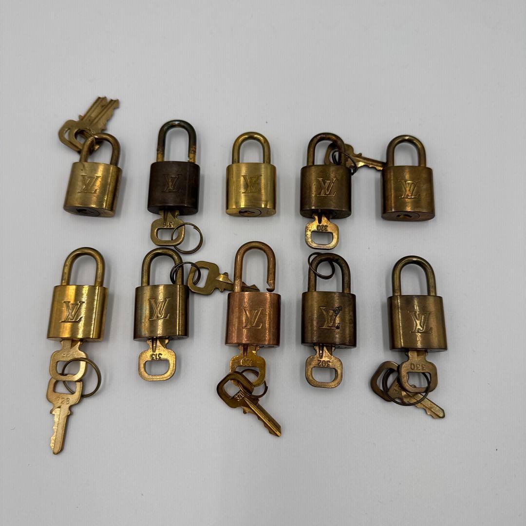 ルイヴィトン LV 鍵・カデナ・パドロック10点セット 楽天市場】10点セット ルイ ヴィトン 旧型 カデナ パドロック 南京錠