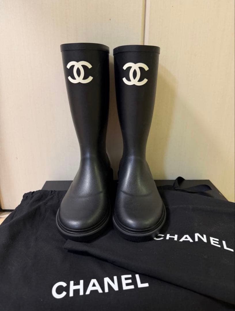 CHANEL ブラック 長靴・レインブーツ 収納袋付き　38 黒のみ☆再入荷中☆お問合わせ下さい♪】CHANEL レインブーツ (CHANEL