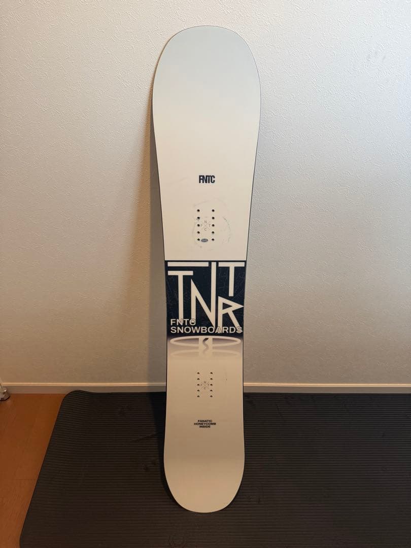 FNTC TNT R スノーボード ホワイト/ブラック 147cm 23/24 楽天市場】スノーボード 板 メンズ 2点 セット 23-24 FNTC TNT R 2024