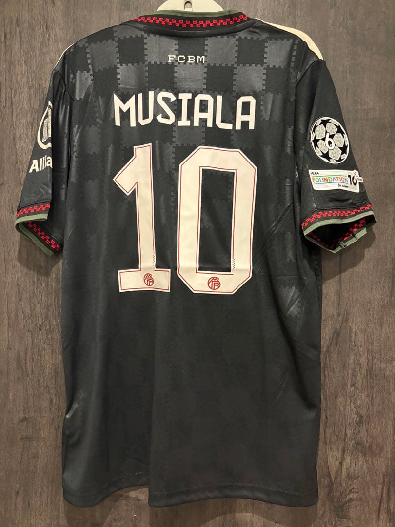 ムシアラ　バイエルンミュンヘン　ユニフォーム Amazon.co.jp: ムシアラ ユニフォーム Musiala 背番号42 23-24