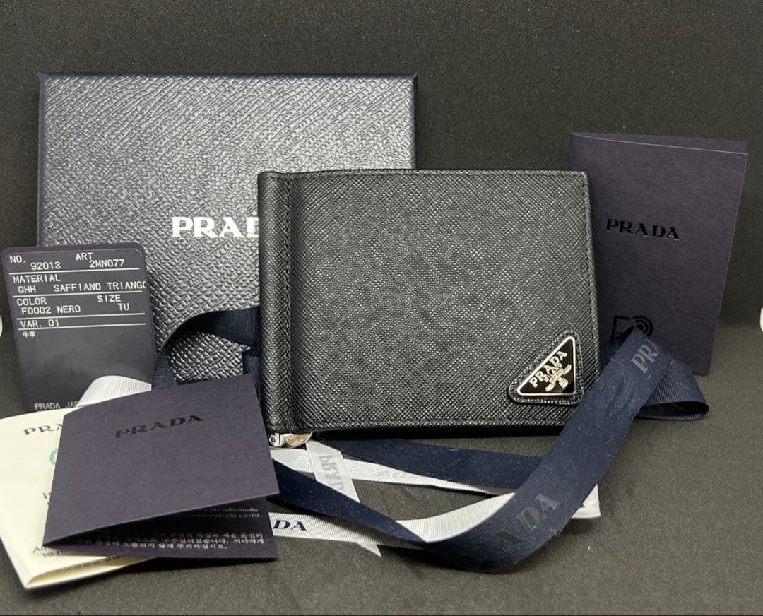 美品　PRADA　マネークリップ付サフィアーノトライアングル 財布 黒