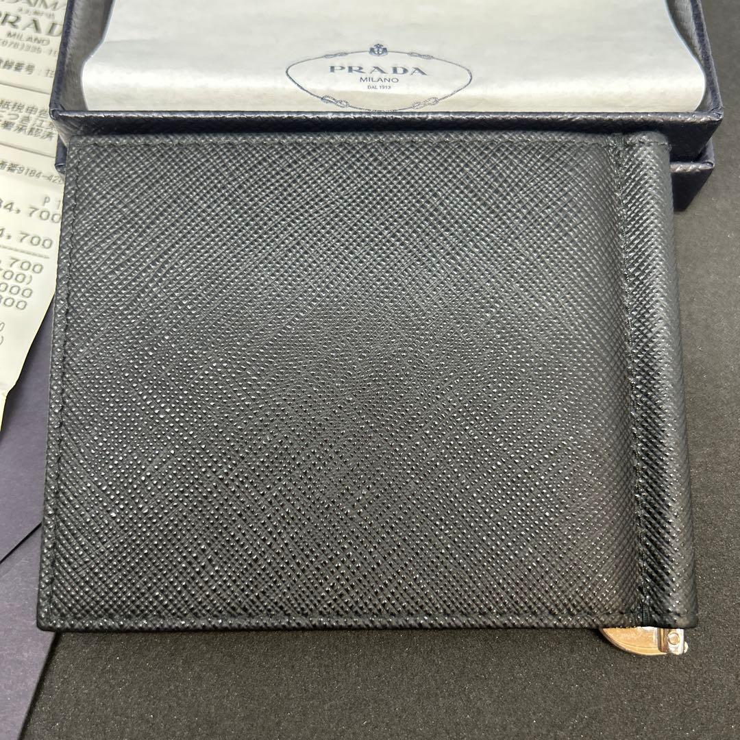 美品　PRADA　マネークリップ付サフィアーノトライアングル 財布 黒