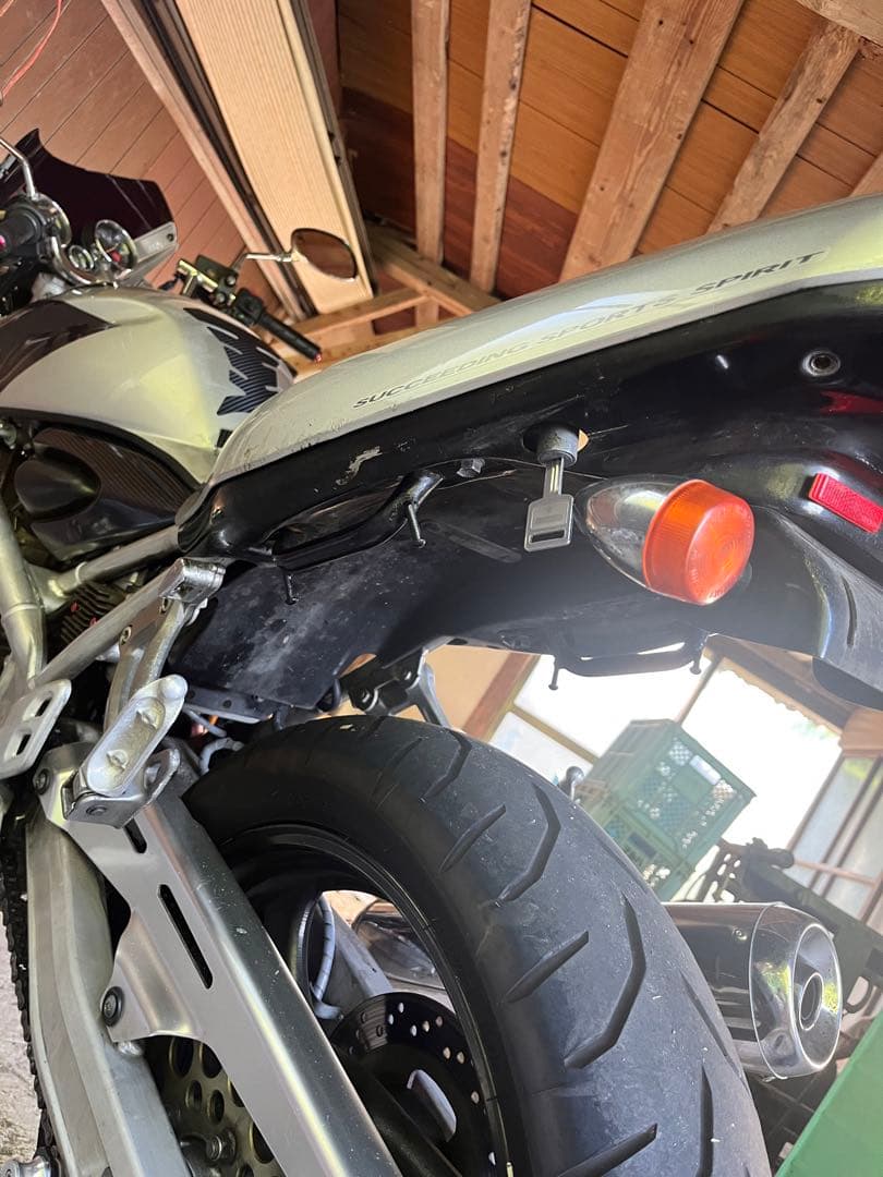 バンディット250 フェンダーレスキット 廃盤品 - メルカリ