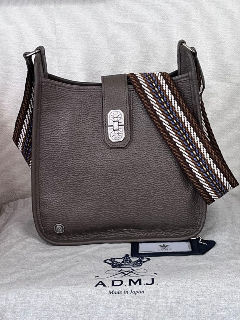 美品】ADMJ アールデコモチーフ クロスボディバッグ - メルカリ