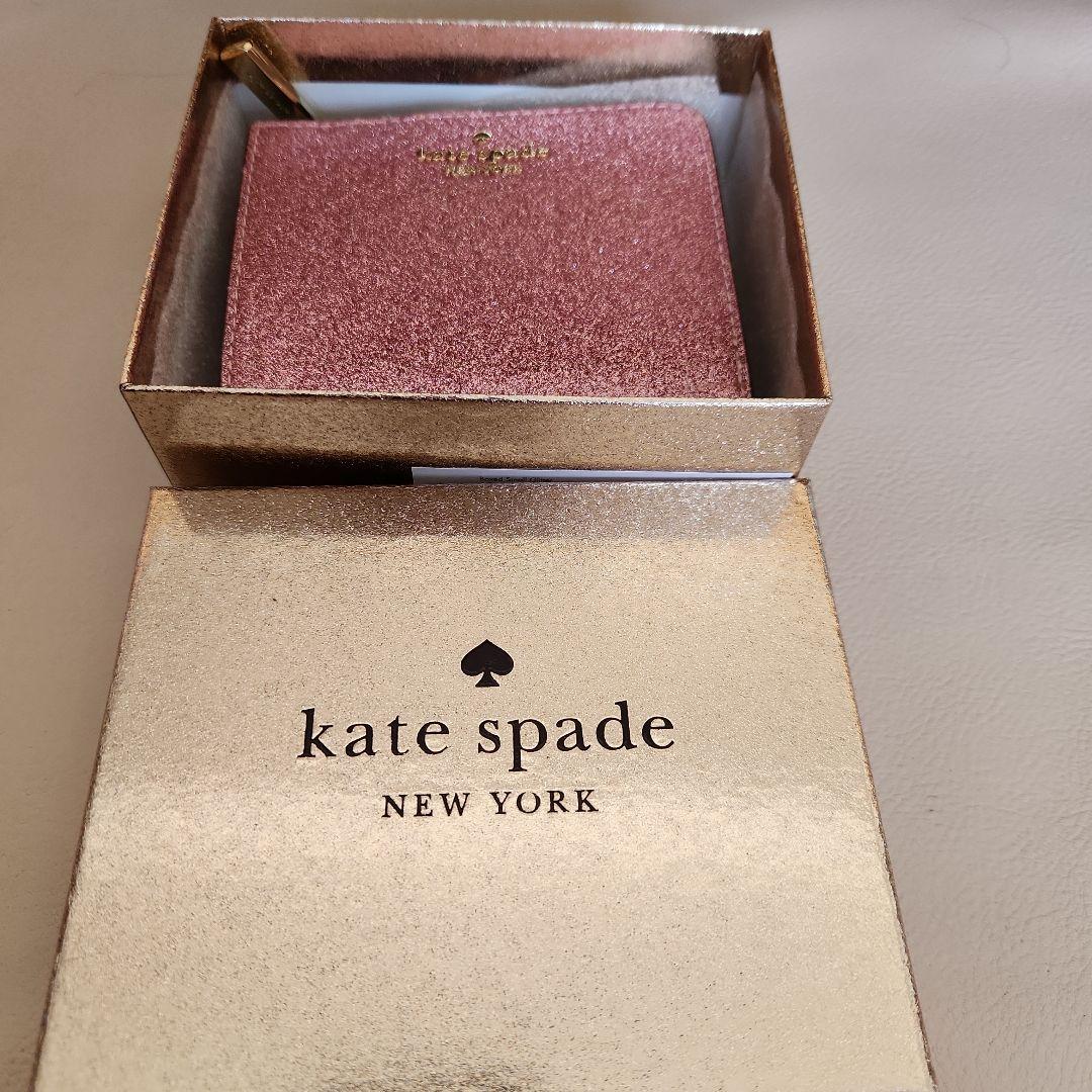 新品♡kate spade 二つ折り財布 ピンク kate spade ピンク 二つ折り財布✮使用期間2週間の美品✮ - メルカリ