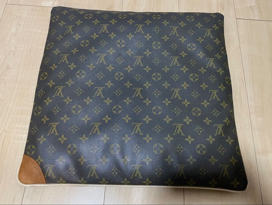 ルイ・ヴィトン モノグラム柄　クッションカバー Supsale｜スーパーコピーブランド通販専門店 | バッグ・時計・服（代金