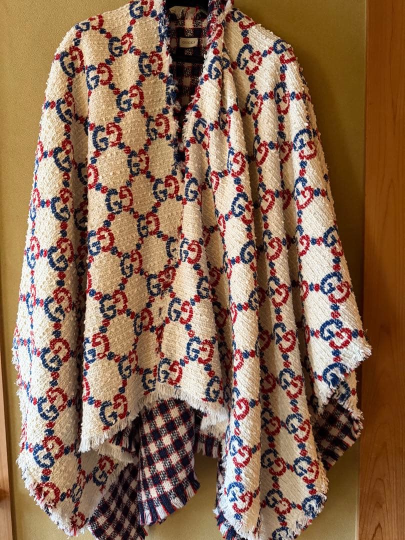 グッチ GUCCI リバーシブル ツイード ポンチョコート　185×145 Reversible jumbo GG cashmere cape in beige and dark brown | GUCCI® US