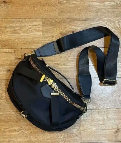 ペシンシャブラック ナイロン ボディバッグ ボディバッグ / 高密度ナイロン(ボディバッグ・メッセンジャーバッグ