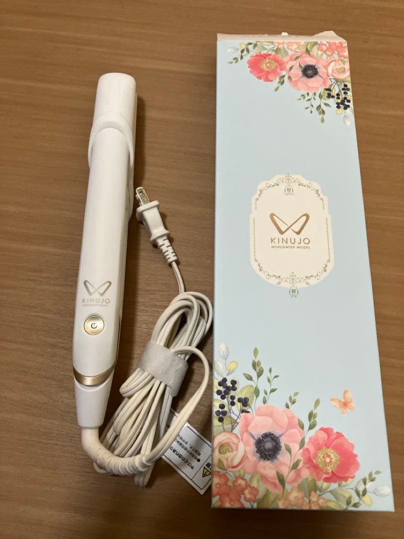 KINUJO ストレートヘアアイロン ホワイト 箱付き KINUJO ストレートヘアアイロン ホワイト【国内製造 絹女 日本製 取扱
