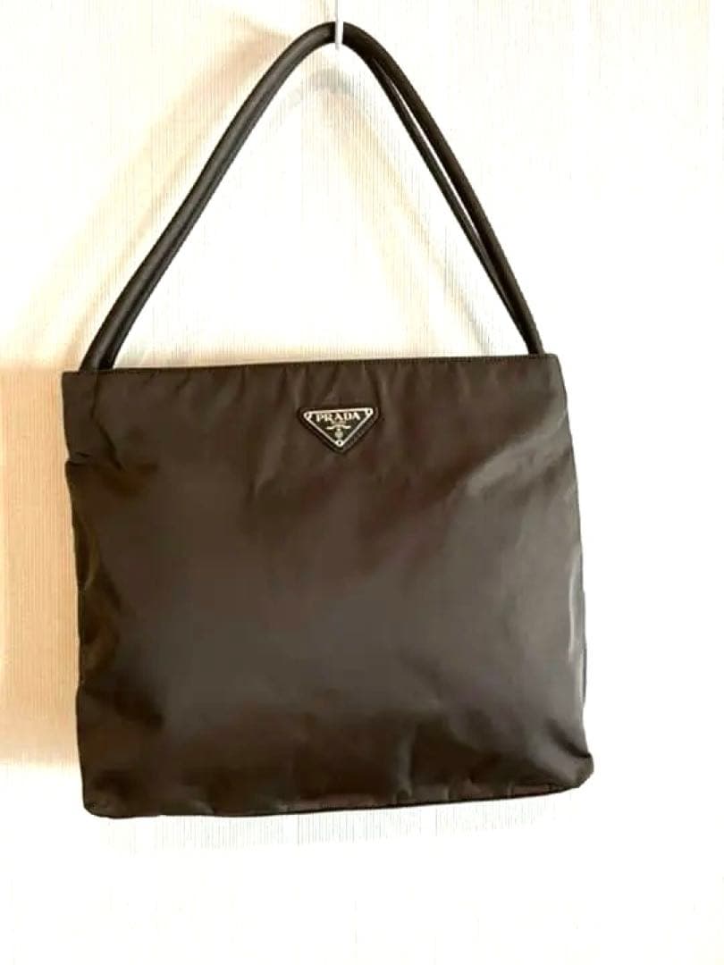 プラダ☆ショルダートート　ハンドバッグ　仕切りあり　ナイロン　カーキブラウン PRADA（プラダ） ポコノ ロボット ナイロン トートバッグ 三角プレート