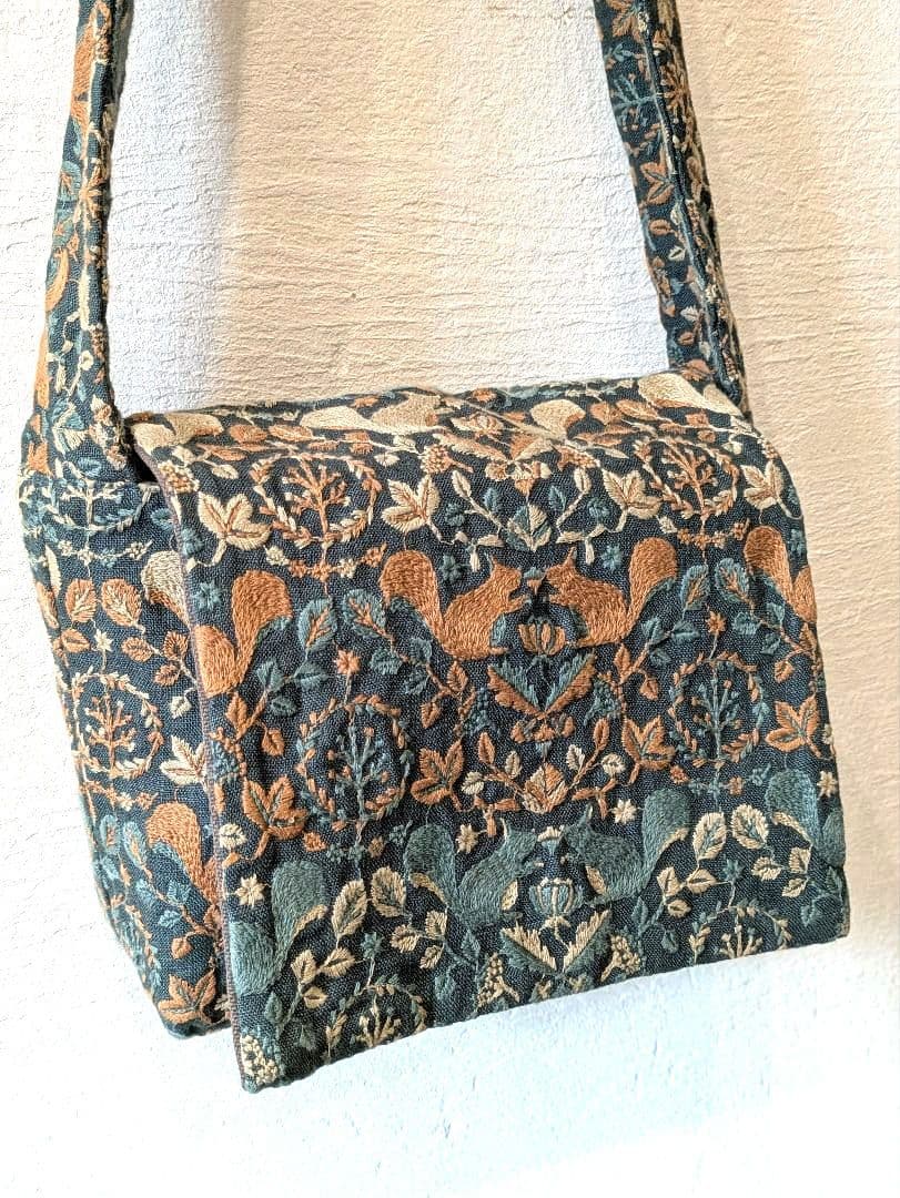 点と線模様製作所　リスノモリ刺繍ショルダーバッグ ショルダーバッグ（大） 刺繍生地 リスノモリ - 点と線模様製作所