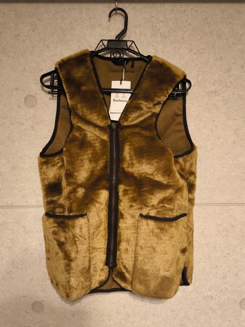 【新品未使用】Barbour フロントジップ ファー ライナー ベスト38 Barbour（バブアー） ベスト ジレ フロントジップ ファー ライナー