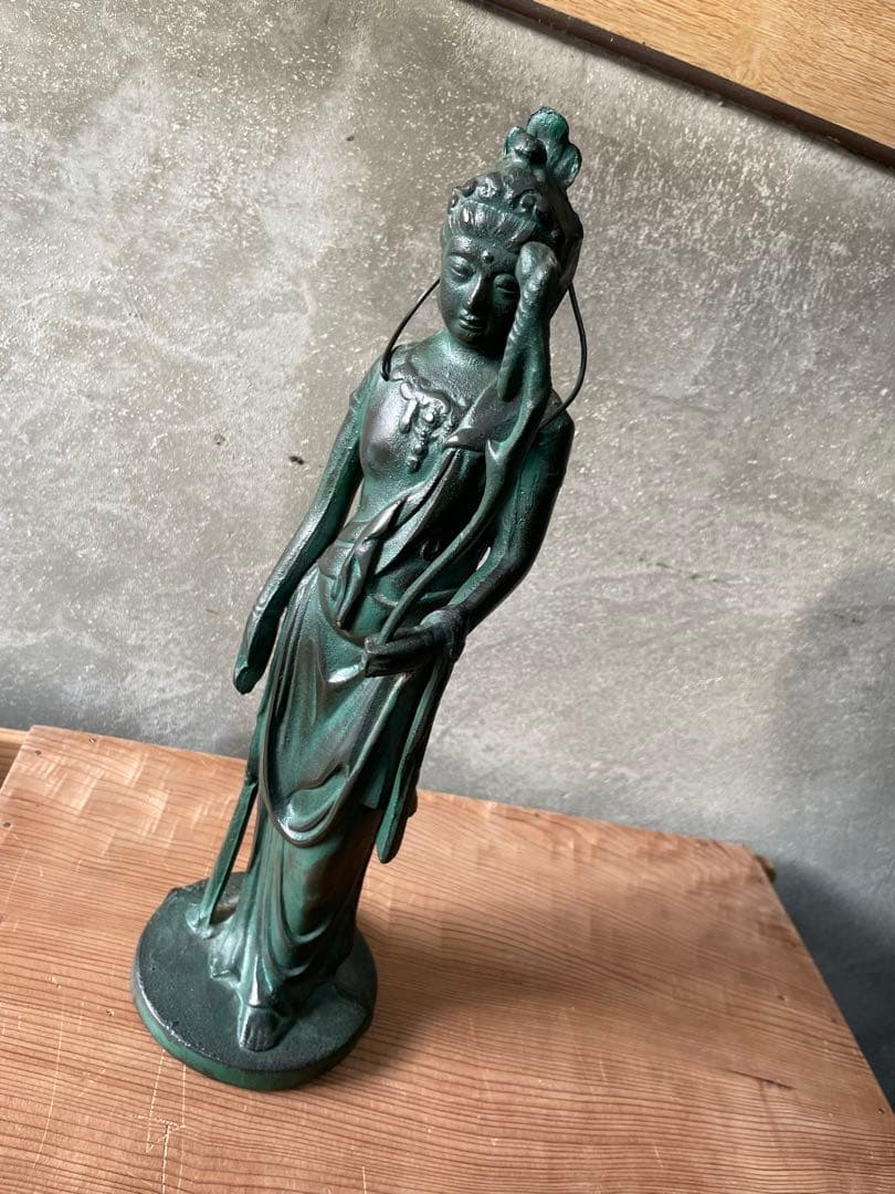 重たい像 金属製 【m313 仏像 観音様 観音菩薩 金属製 金属工芸 観音像】