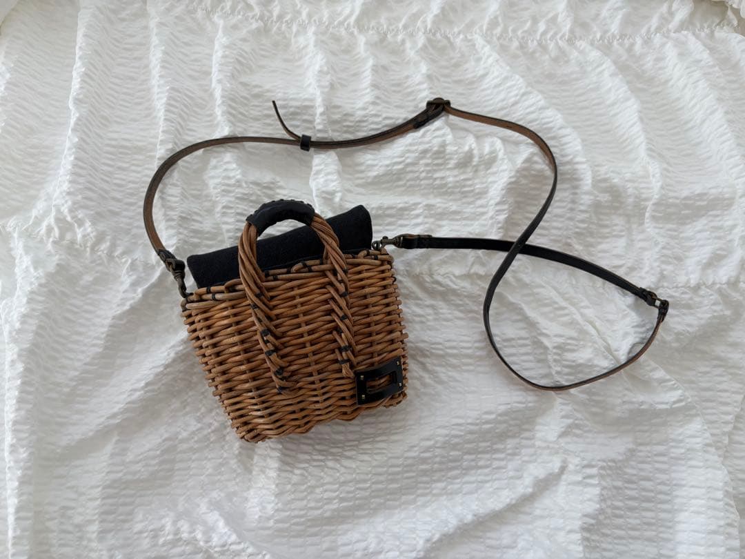 エバゴス　マルシェミニミニ 一年 また一年… 年月とともに艶と味わいが増していきます eb.a.gos