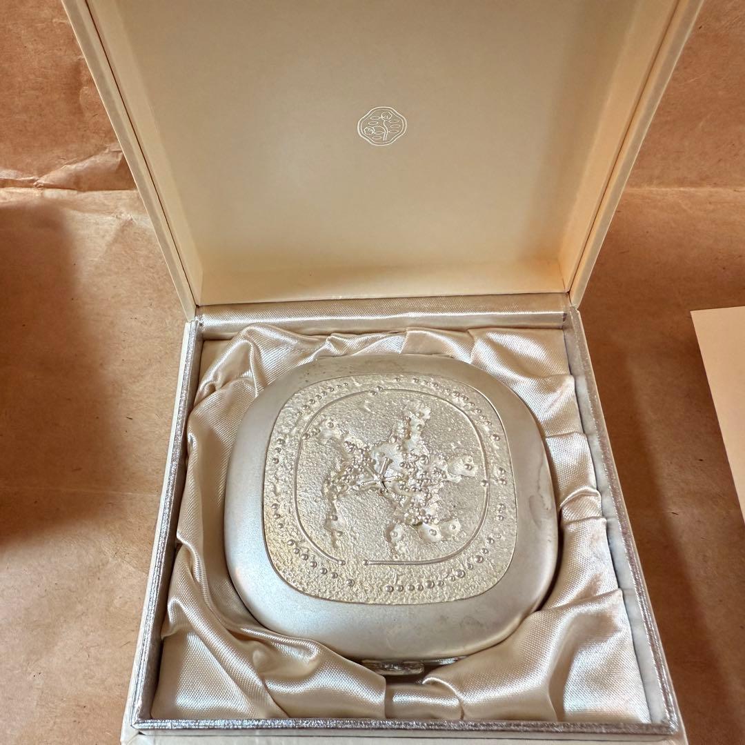 資生堂 純銀コンパクト 宮田宏平デザイン 限定工芸品 SILVER刻印 レア Yahoo!オークション -「(資生堂)」(その他) (銀製)の落札相場・落札価格