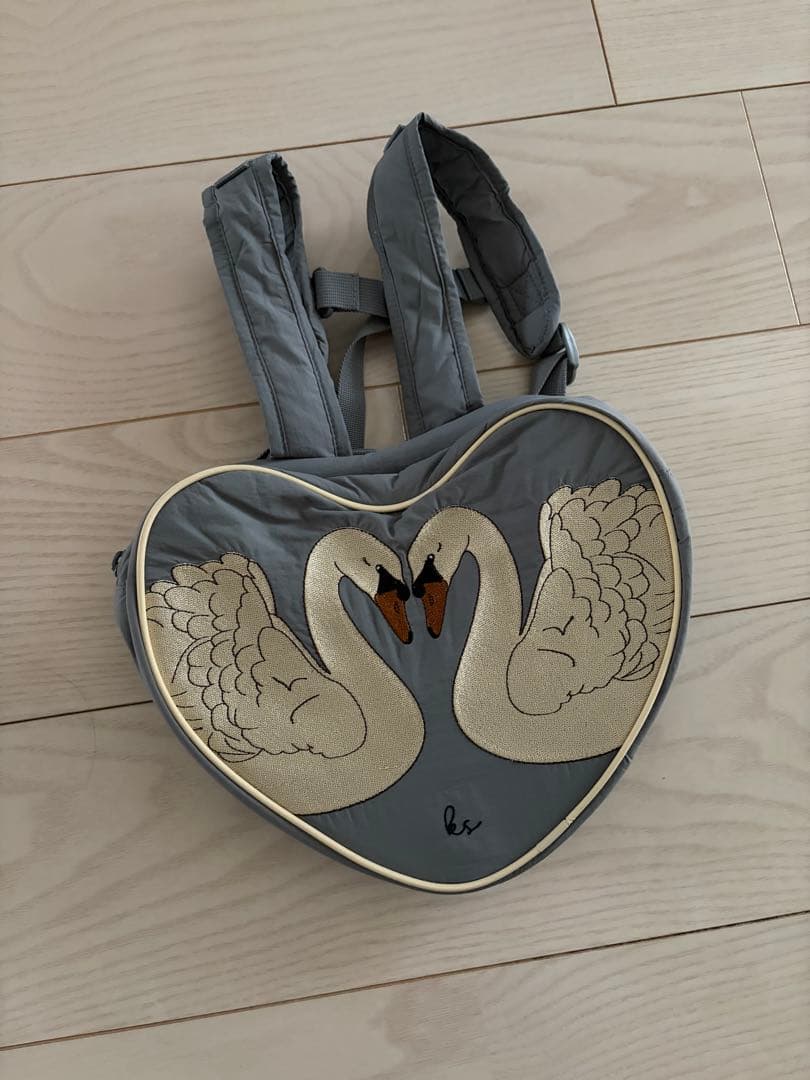 Konges Sloejd 白鳥刺繍ハート型リュック Konges Sloejd 白鳥刺繍ハート型リュック