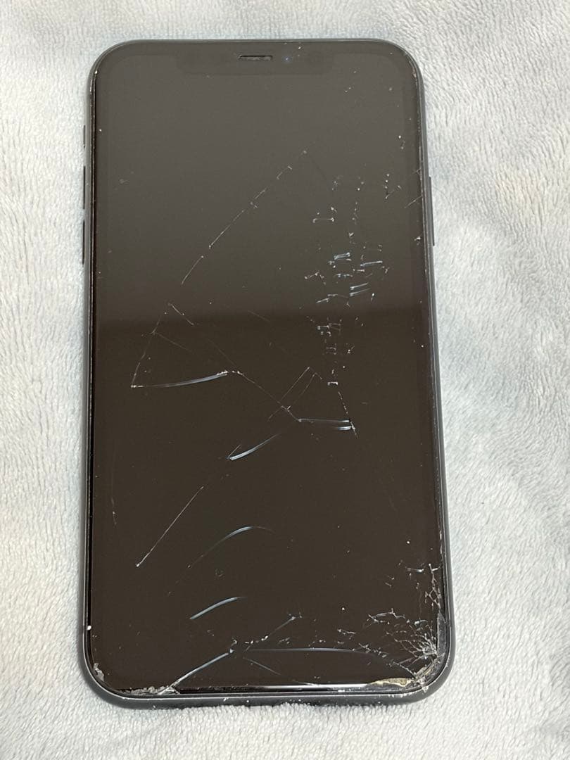 iPhone 11 128GB ブラック（画面割れあり） iPhone11の画面割れは修理か機種変更？費用相場と判断基準を解説