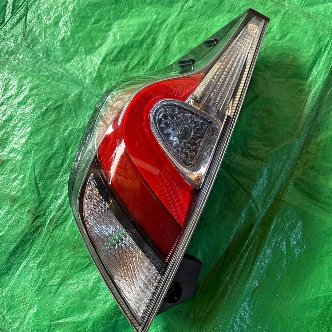 トヨタ アクア NHP10 後期テールランプ左右セット - メルカリ