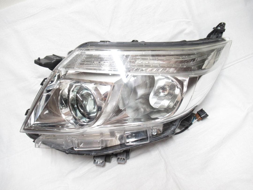 80 前期 ノア　エスクァイア 左 LED ヘッドライト　81150-28721 80系前期 ノア/エスクァイア ヘッドライト左右 補修品 ICHIKOH28-227