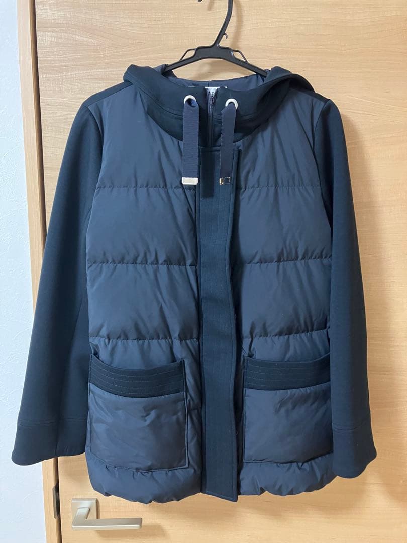 ピノーレ　フード付きダークネイビーダウンジャケット