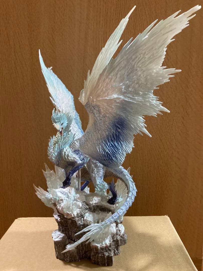 モンスターハンターワールド　アイスボーン　同梱フィギュア　イヴェルカーナ　PS4 モンスターハンター 最新フィギュア 冰龍イヴェルカーナ販売開始