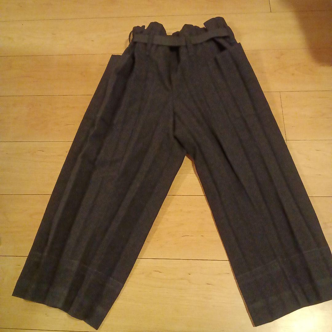 イッセイミヤケｍｅ 太プリーツ　ガウチョ イッセイミヤケ ミーISSEY MIYAKE me ポリプリーツパンツ ターコイズ