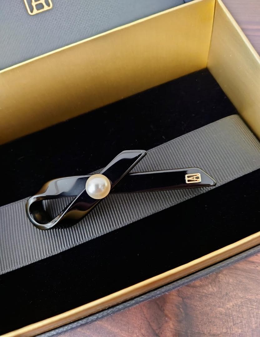 美品 アレクサンドルドゥパリ×マッキントッシュ 限定ブローチ パールリボン ALEXANDRE DE PARIS】パールリボンブローチ(小物・雑貨)｜MACKINTOSH