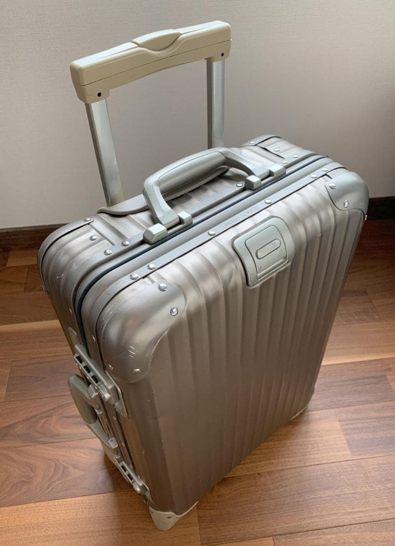 【豆太郎さま専用】RIMOWA TOPAS チタニウム 2輪キャリーケース S 豆太郎さま専用】RIMOWA TOPAS チタニウム 2輪キャリーケース S - メルカリ