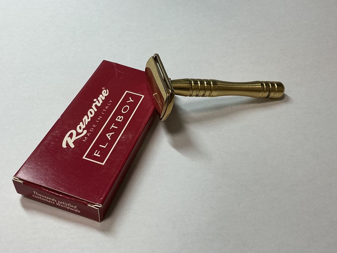 Razorine Flatboy ラゾリンフラットボーイ 両刃カミソリ RAZORINE FLATBOYは変態が使う両刃カミソリです - YouTube