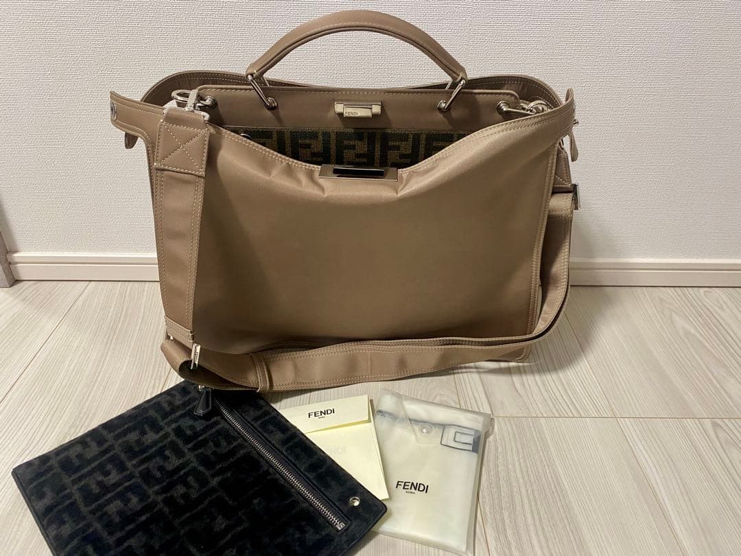 定価58.3万円 フェンディ ピーカブー ISeeU ミディアム　レザーバッグ ピーカブー ISeeU ミディアム カーフレザー ブラック | Fendi