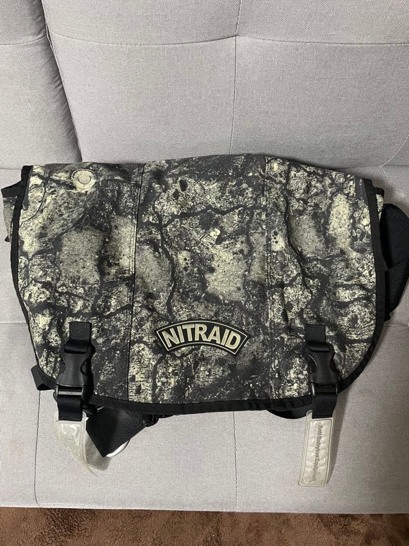 NITRAID nitraid バッグ 中古・古着通販】NITRAID (ナイトレイド) トラベルバッグ イエロー