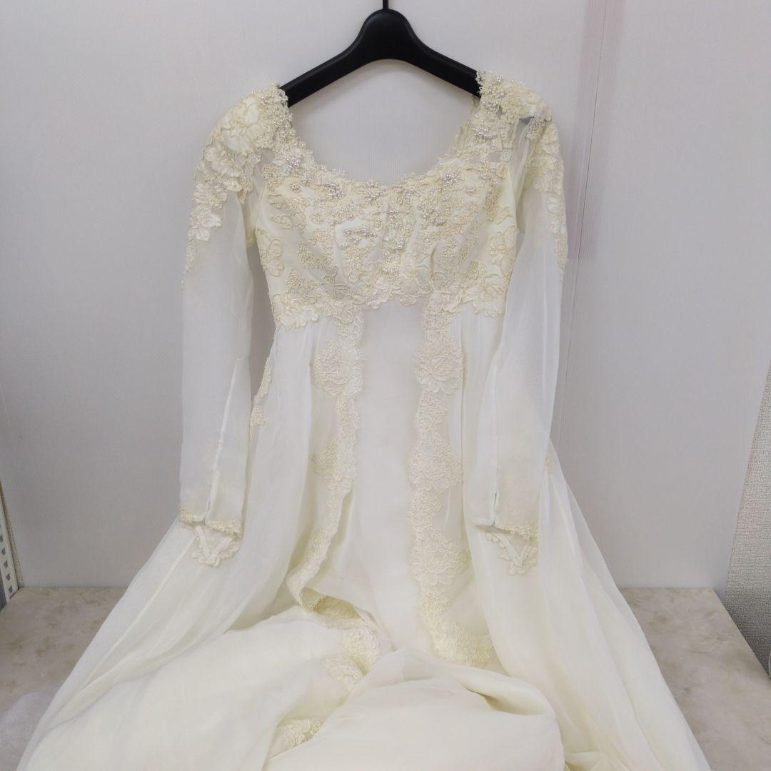 桂由美　ウェディングドレス　ロングスリーブ ハイネックロングスリーブドレス。肌の露出が少ないドレスを探していて