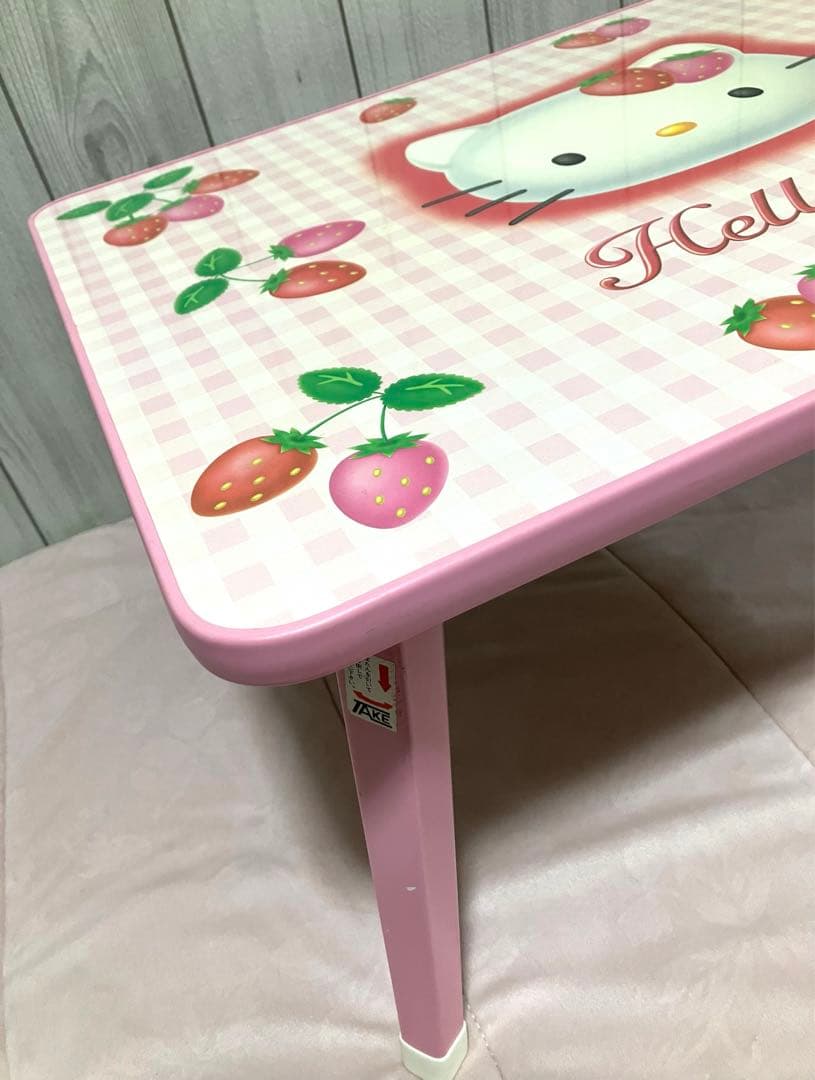 ハローキティ いちご 折りたたみ テーブル サンリオ|mercariメルカリ
