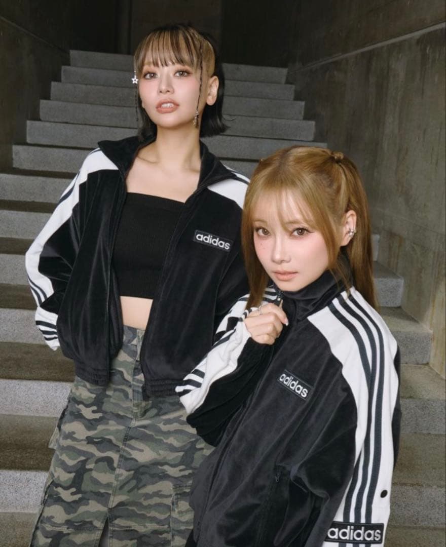 新品S⭐️当日⭐️adidas W ADIBREAK VELOUR TT 重盛さと美 - メルカリ