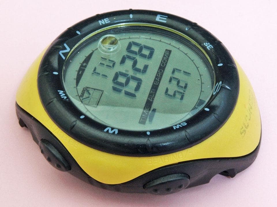 スント（SUUNTO）ベクター（Vector）イエロー 中古品 電池交換済