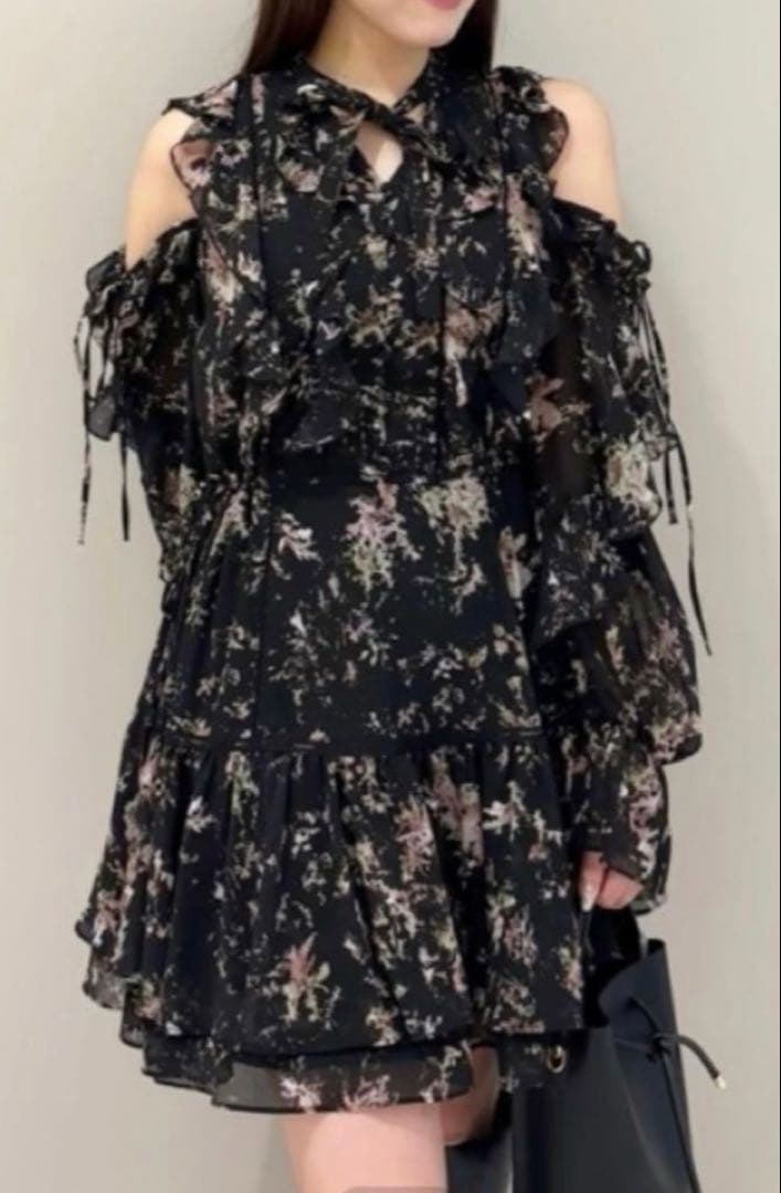 新品タグ付き　SNIDEL プリントフリルミニワンピース SNIDEL（スナイデル） (セール50%OFF) プリントフリルミニワンピース