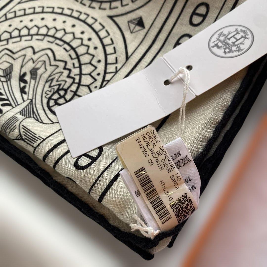 エルメス 2025AW カレジェアン《シュヴァル・ドゥ・クール・バンダナ》　白黒