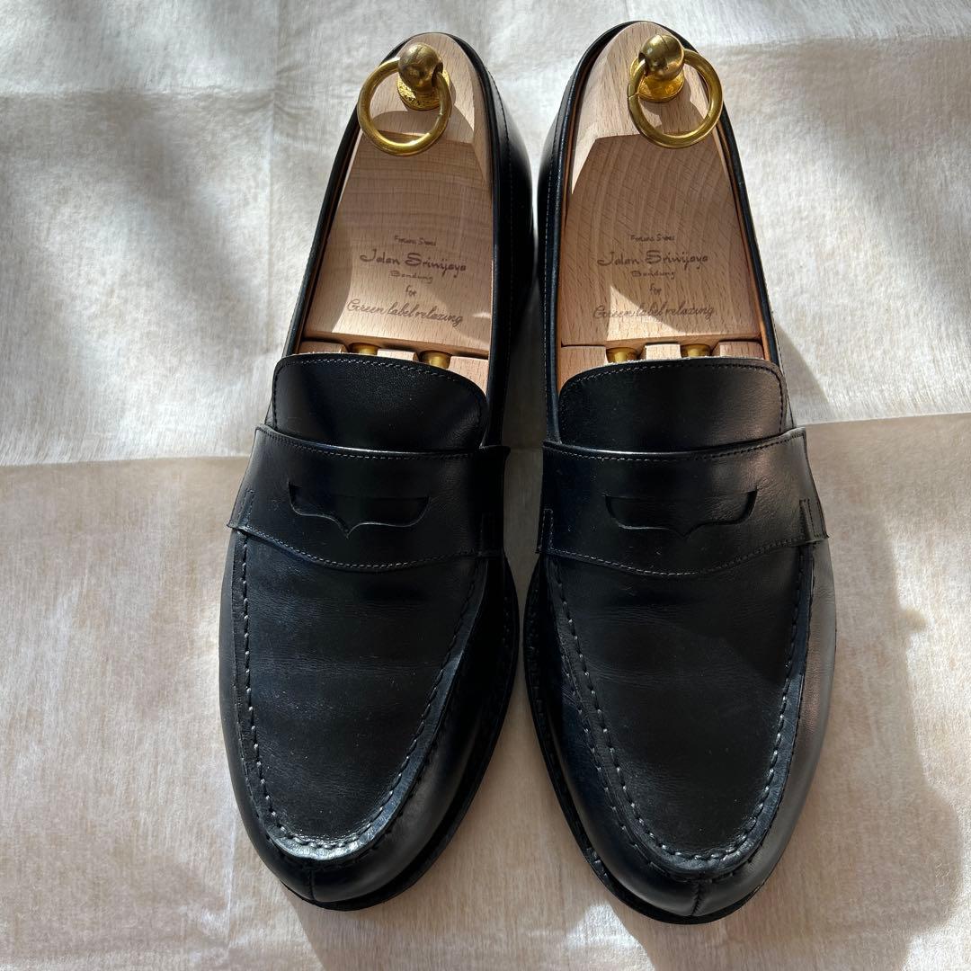 黒いレザー ローファー 金具付き 黒いレザーのローファー ゴールド金具付き - メルカリ